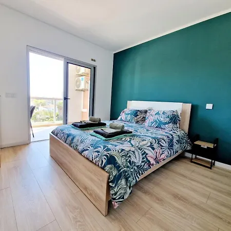 Modern With Pool And Close To The 波尔蒂芒