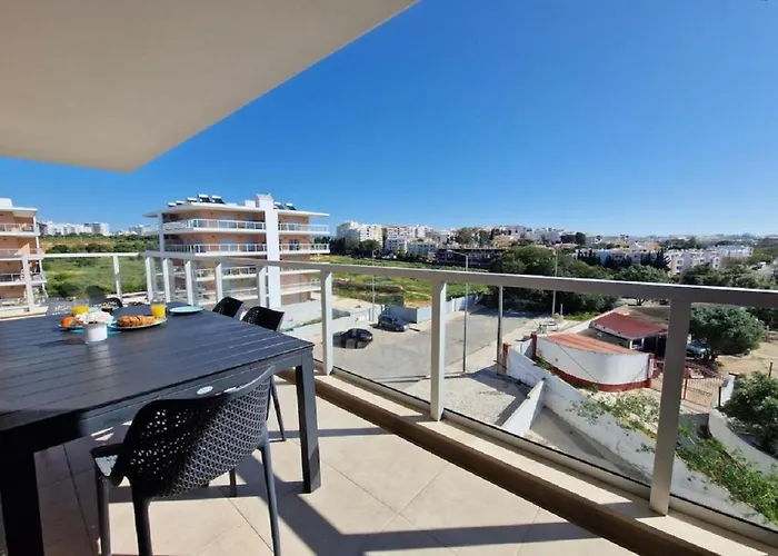 Modern With Pool And Close To The Apartment Portimao