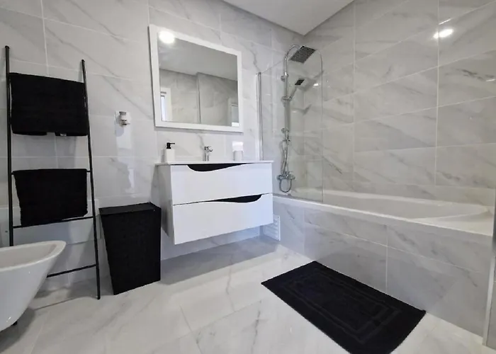 Apartment Modern With Pool And Close To The