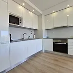 Modern With Pool And Close To The شقة بورتيماو