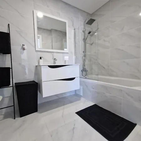 Modern With Pool And Close To The Apartman *