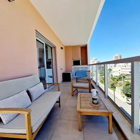 Apartman Modern With Pool And Close To The