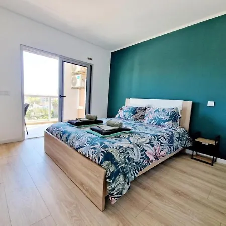 Modern With Pool And Close To The アパート