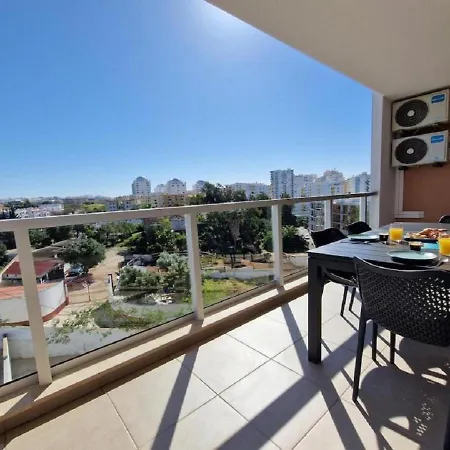 דירה Modern With Pool And Close To The