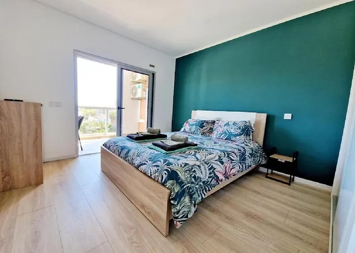 Modern With Pool And Close To The アパート