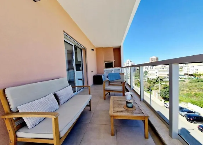 Modern With Pool And Close To The アパート