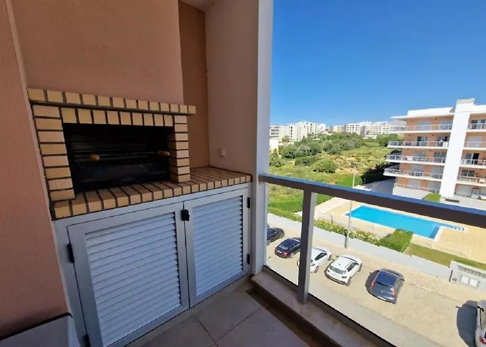 Modern With Pool And Close To The アパート