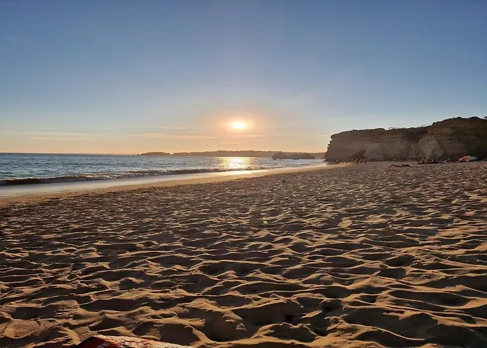 Modern With Pool And Close To The