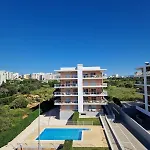 Modern With Pool And Close To The Apartamento Portimão