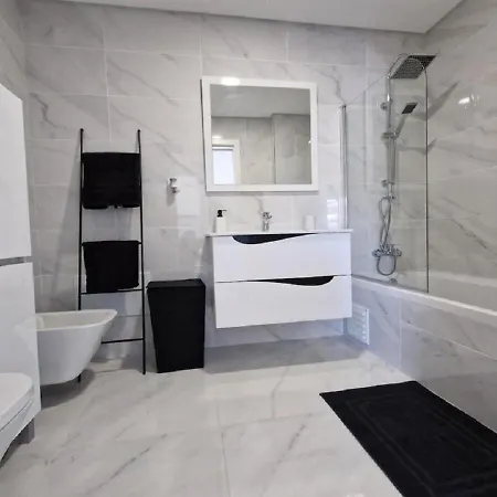 Daire Modern With Pool And Close To The